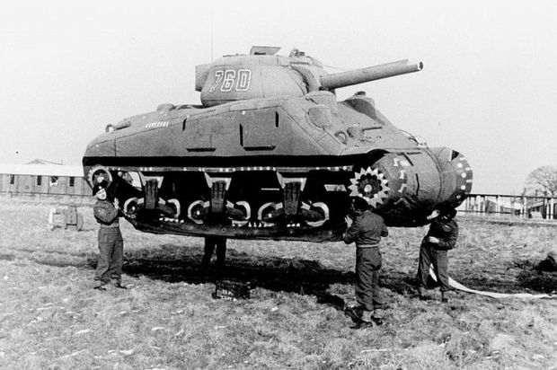 4 Engineers lift up an inflatable Sherman as part of Operation Fortitude.